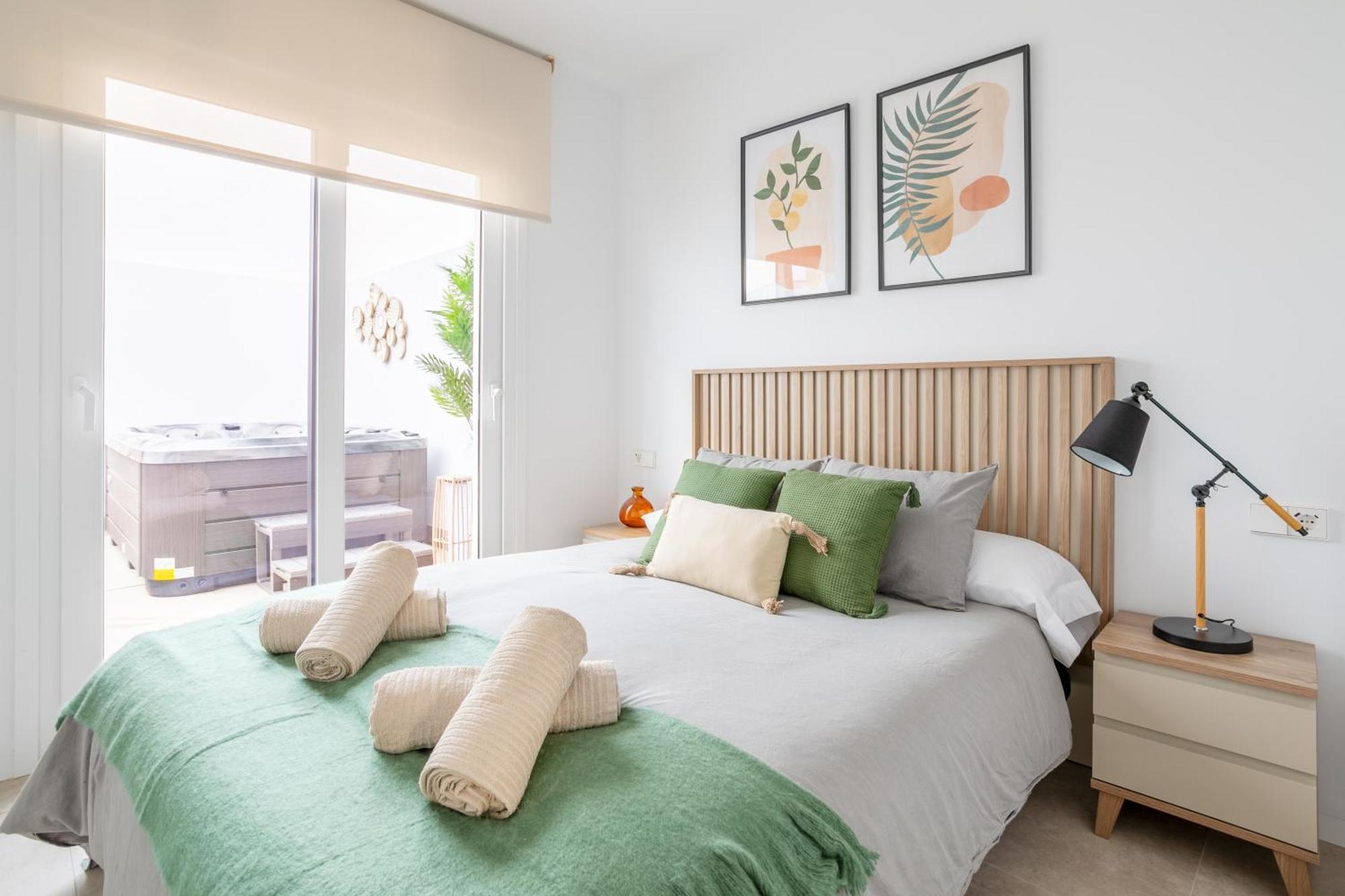 Apartment With Private Jacuzzi, Ac, Pool,